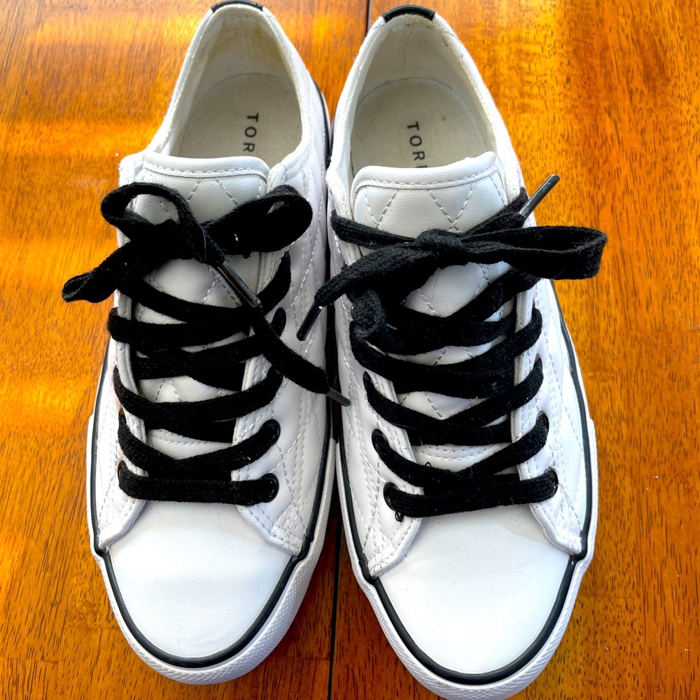 TORRID White Quilted Sneakers SZ. US 8 Preowned, Good Condition